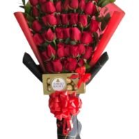 Ramillete de rosas y chocolates